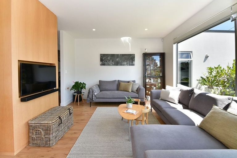 Photo of property in 52 Walton Street, Red Beach, 0932