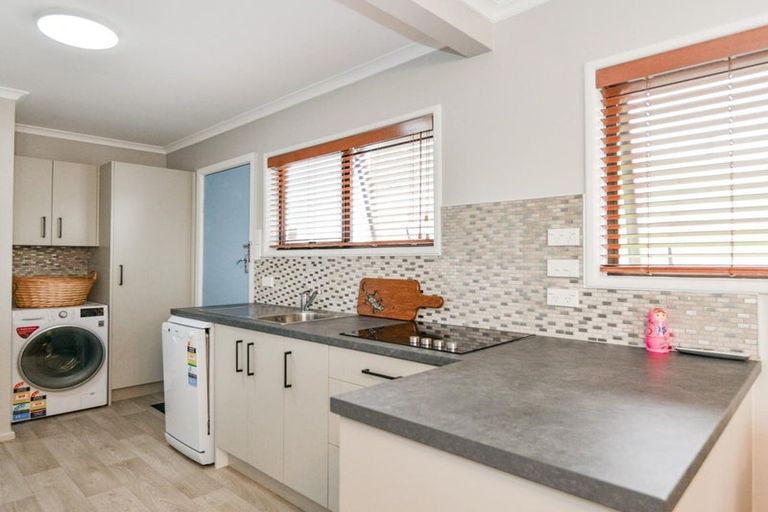 Photo of property in 2/409-411 Lyndon Road East, Hastings, 4122