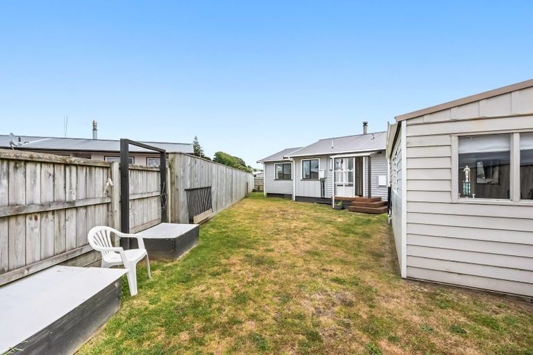 Photo of property in 1 Colenso Place, Otaki Beach, Otaki, 5512
