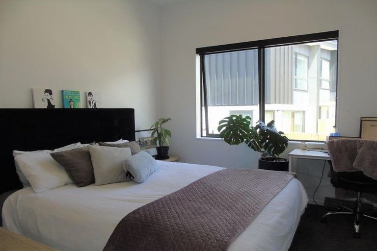 Photo of property in 62u3 Spenmoor Street, Newlands, Wellington, 6037