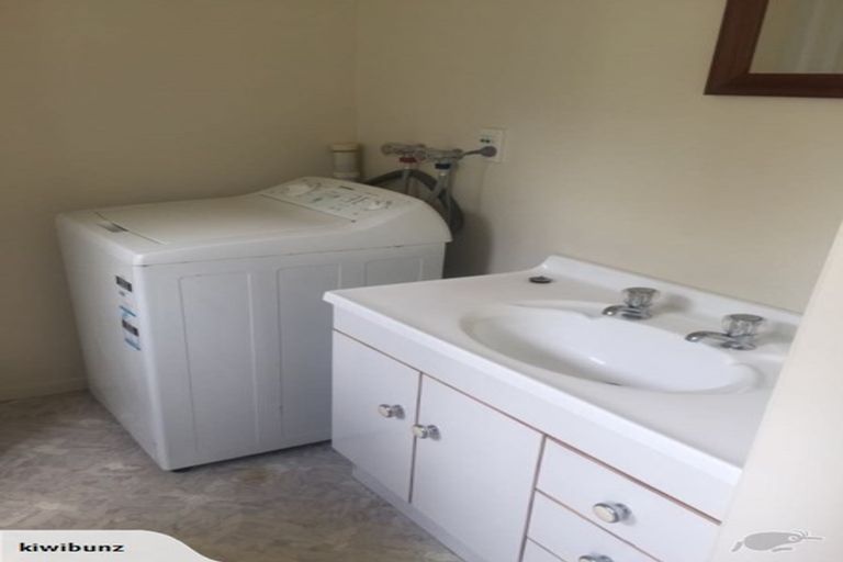 Photo of property in 18 Fruitvale Road, New Lynn, Auckland, 0600