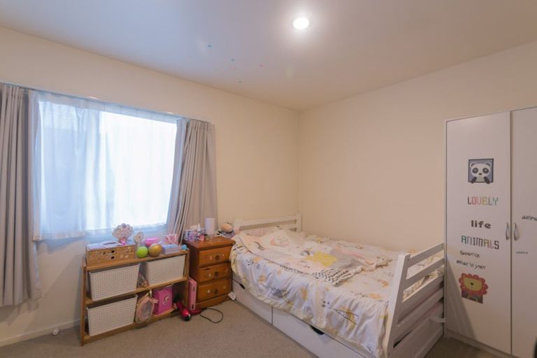 Photo of property in 42 Caribbean Drive, Unsworth Heights, Auckland, 0632