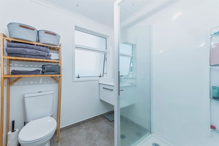 Photo of property in 25 Marine Parade, Hobsonville, Auckland, 0616