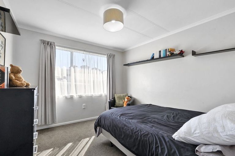 Photo of property in 4 Ward Place, Marfell, New Plymouth, 4310