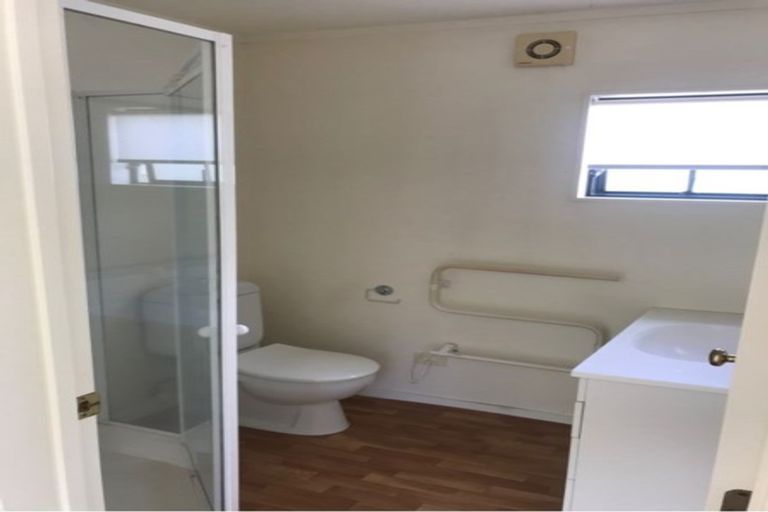 Photo of property in 1/66 Seaview Road, Glenfield, Auckland, 0629