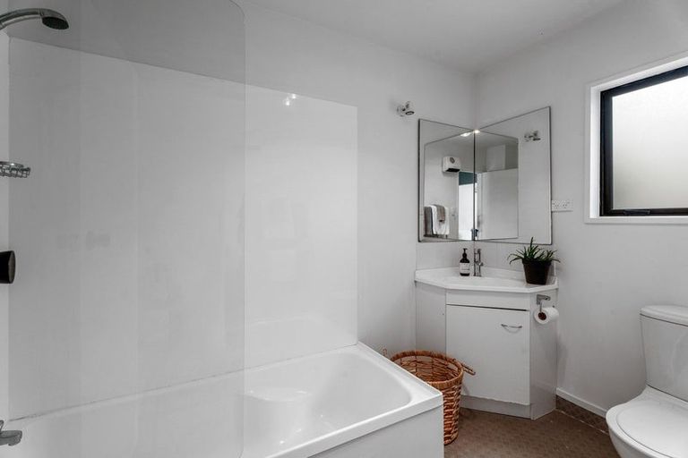 Photo of property in 15a Williams Street, Sunshine Bay, Queenstown, 9300