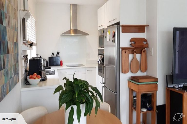 Photo of property in 1/58 Girrahween Drive, Totara Vale, Auckland, 0629