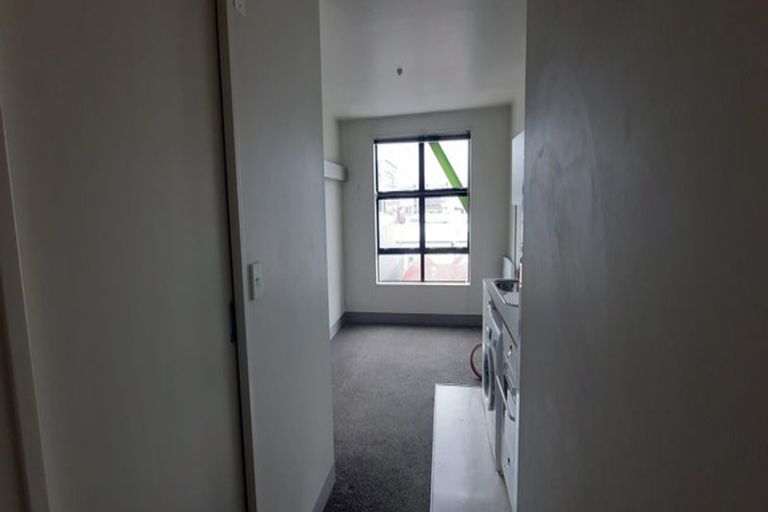 Photo of property in Urbane Apartments, 15/29 Webb Street, Mount Cook, Wellington, 6011