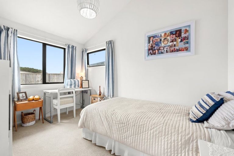 Photo of property in 1 Colenso Place, Otaki Beach, Otaki, 5512