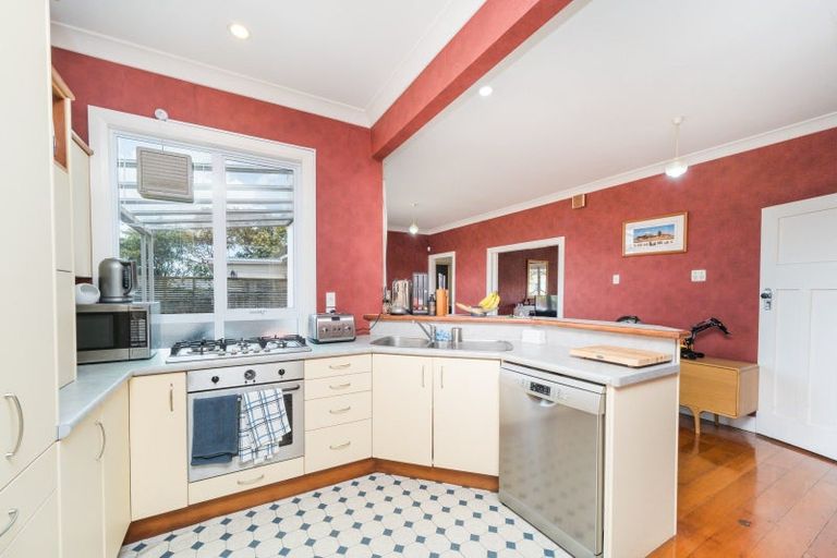 Photo of property in 8 Russell Street, Palmerston North, 4414