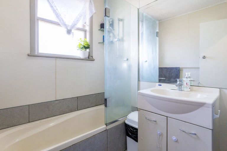 Photo of property in 18 Waitahanui Avenue, Taupo, 3330
