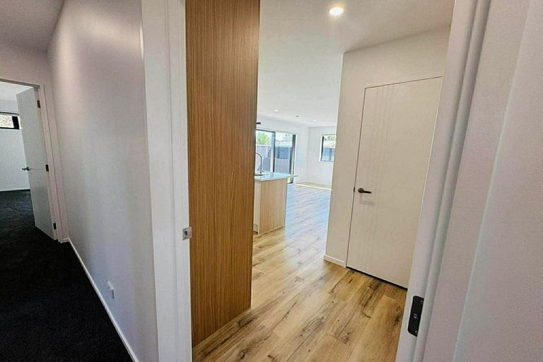 Photo of property in 17 Akoranga Place, Hornby, Christchurch, 8042
