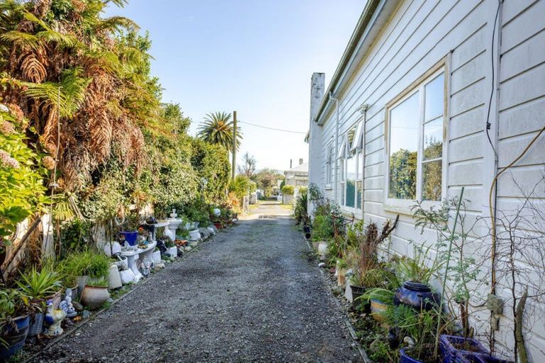 Photo of property in 28 Fox Street, Woodville, 4920
