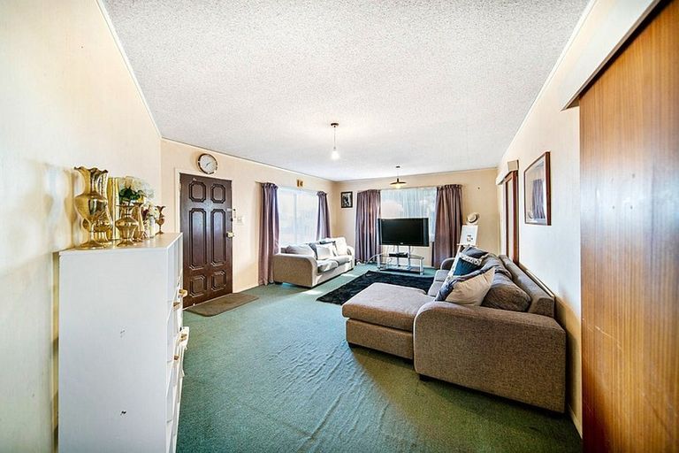 Photo of property in 593 Massey Road, Mangere, Auckland, 2022