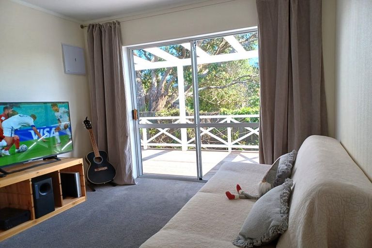 Photo of property in 8 Maygrove Drive, Orewa, 0931