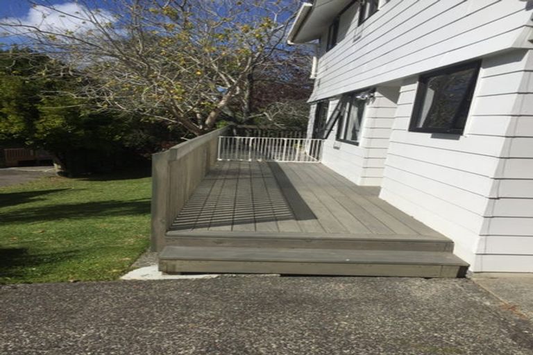 Photo of property in 1/70 Ayton Drive, Totara Vale, Auckland, 0629