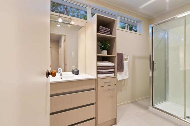 Photo of property in 3a Sylvan Valley Avenue, Titirangi, Auckland, 0604