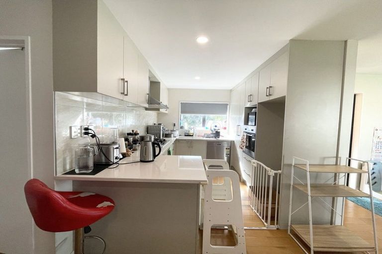 Photo of property in 32a Kelman Road, Kelston, Auckland, 0602