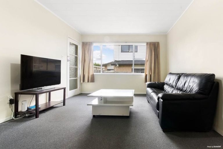 Photo of property in 3/305 Great North Road, Henderson, Auckland, 0612