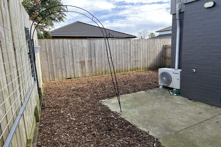 Photo of property in 24 Otaimako Place, Mangere, Auckland, 2022