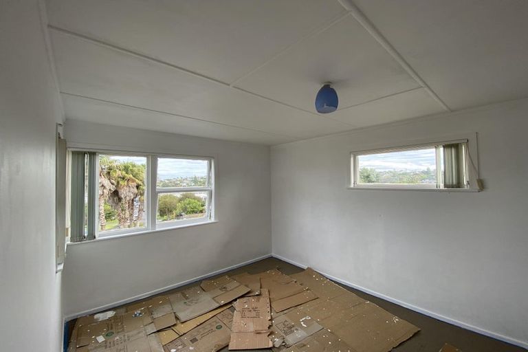 Photo of property in 19 Sunhaven Avenue, Glenfield, Auckland, 0629