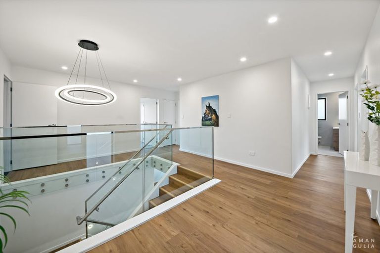 Photo of property in 15 Mara Way, Sunnyvale, Auckland, 0612