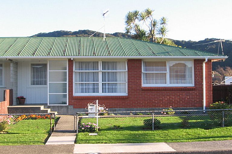 Photo of property in 2/9 Konini, Wainuiomata, Lower Hutt, 5014
