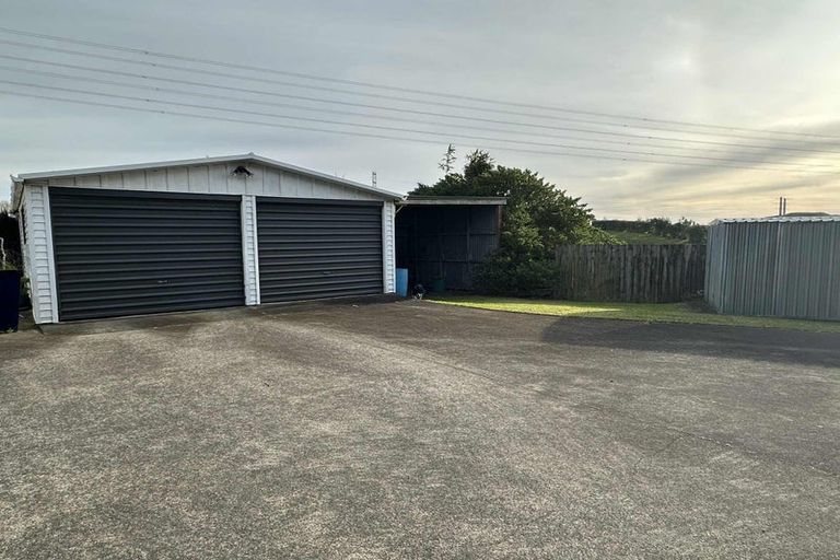 Photo of property in 306 South Road, Omata, New Plymouth, 4374