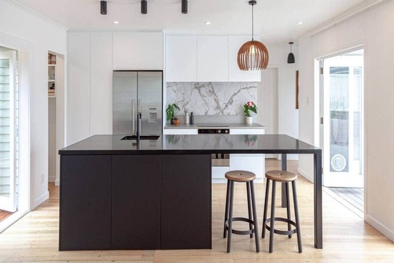 Photo of property in 112 Lake Road, Belmont, Auckland, 0622
