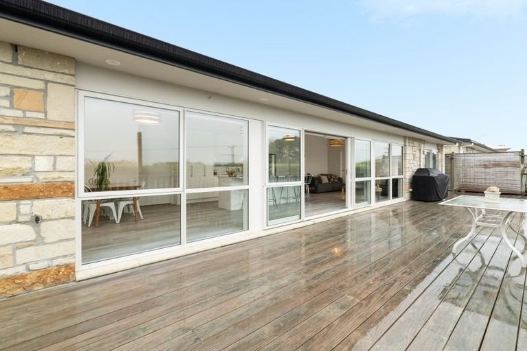 Photo of property in 2/21 Sardinia Rise, Bethlehem, Tauranga, 3110