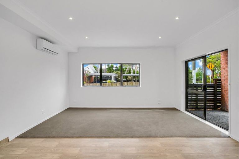 Photo of property in 1/500 Te Atatu Road, Te Atatu Peninsula, Auckland, 0610