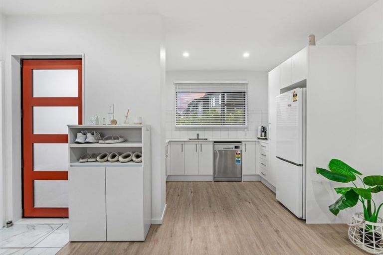 Photo of property in 37 Eileen Newey Place, Henderson, Auckland, 0612