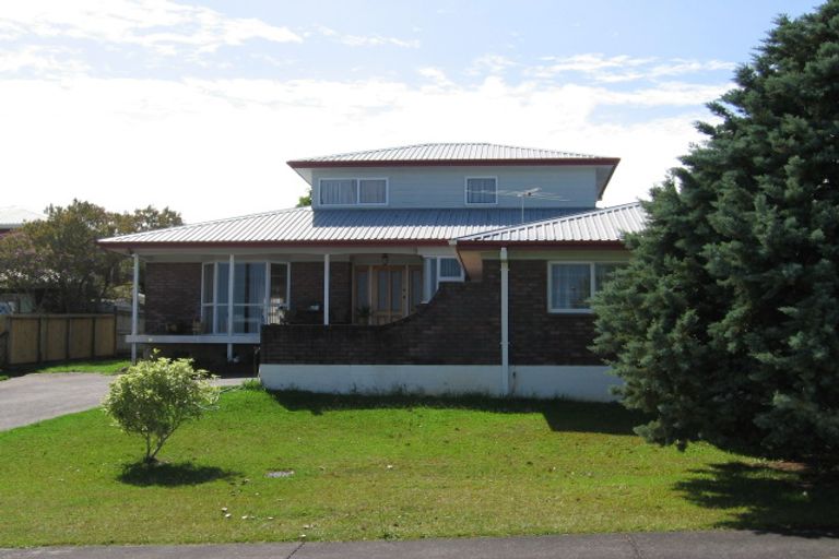 Photo of property in 8 Darcy Place, Massey, Auckland, 0614