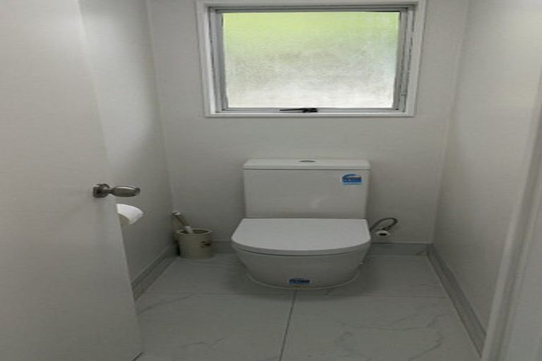 Photo of property in 41 Yeovil Road, Te Atatu Peninsula, Auckland, 0610