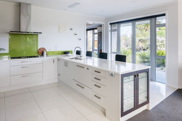 Photo of property in 142 Saint James Drive, Huntington, Hamilton, 3210