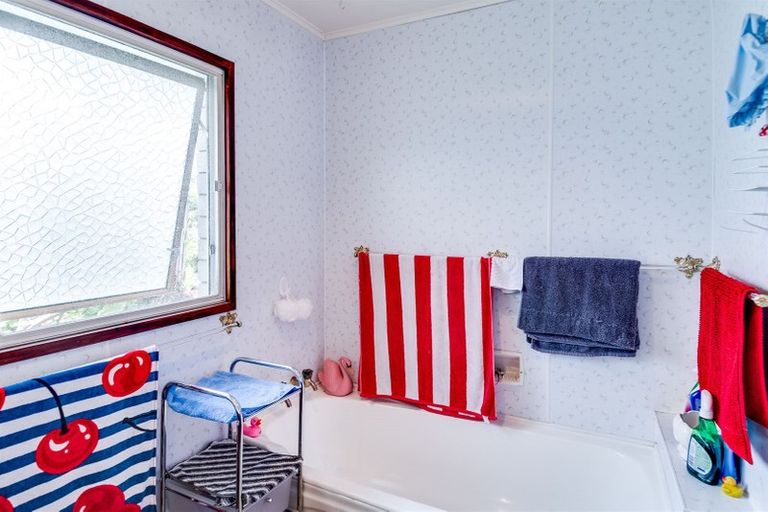 Photo of property in 110 Avondale Road, Taradale, Napier, 4112