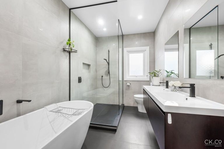 Photo of property in 82 Knights Road, Hutt Central, Lower Hutt, 5010