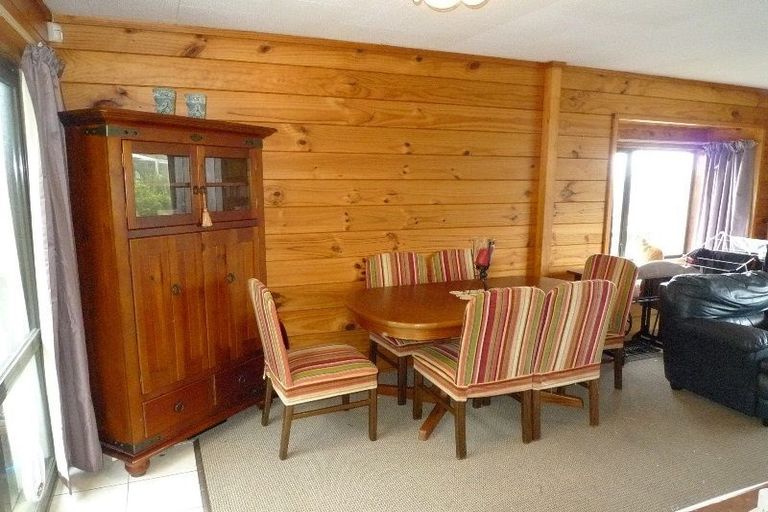 Photo of property in 31b Fitzpatrick Street, Newlands, Wellington, 6037