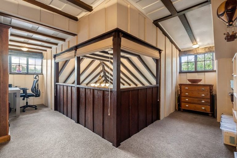 Photo of property in 23 Saint Michaels Crescent, Kelburn, Wellington, 6012