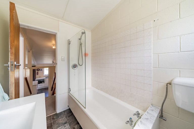 Photo of property in 4/23 Collins Avenue, Tawa, Wellington, 5028