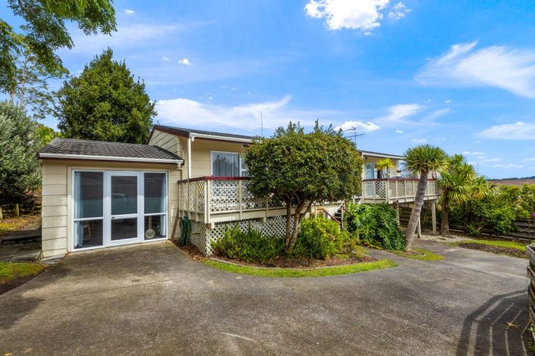 Photo of property in 10 Royalty Rise, Red Beach, 0932