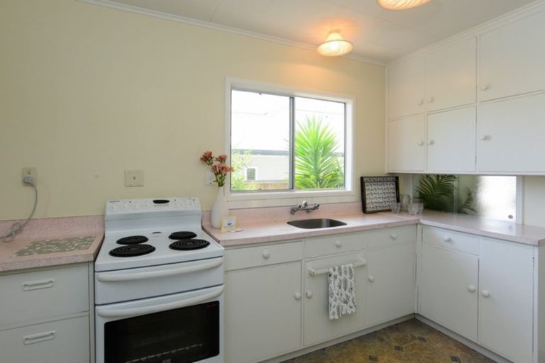 Photo of property in 16 Selwyn Road, Havelock North, 4130