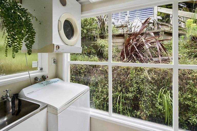 Photo of property in 24 Elmslie Road, Pinehaven, Upper Hutt, 5019