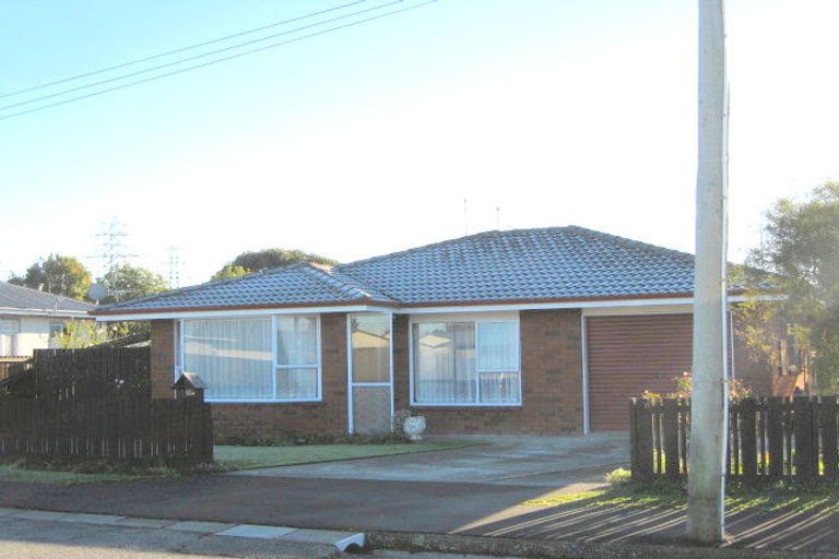 Photo of property in 18 Moffett Street, Islington, Christchurch, 8042