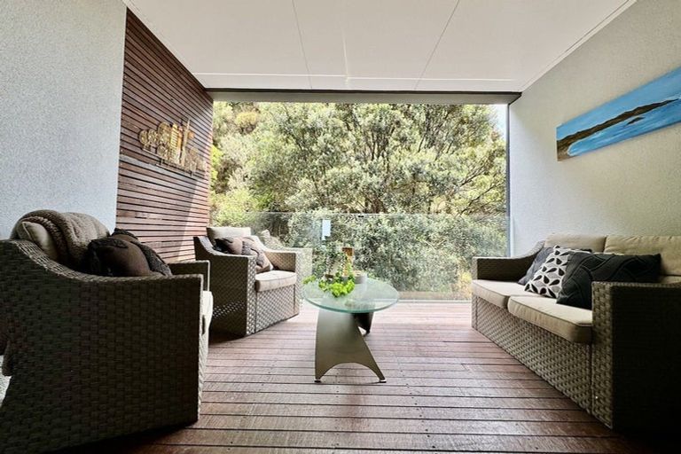 Photo of property in Patent 326 Apartments, 214s/326 Evans Bay Parade, Hataitai, Wellington, 6021