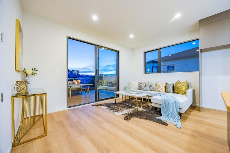 Photo of property in 10 Monte Cristal Avenue, Swanson, Auckland, 0614
