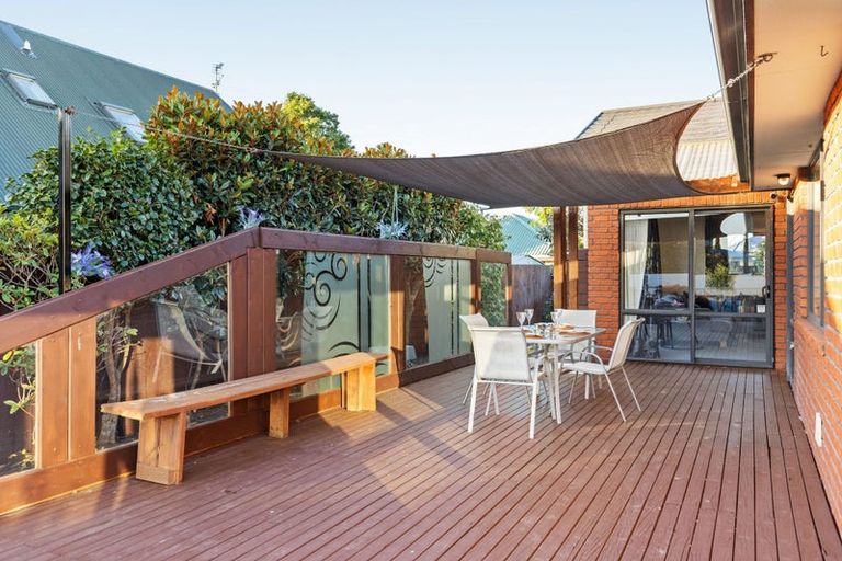 Photo of property in 10 Courtfield Close, Parklands, Christchurch, 8083