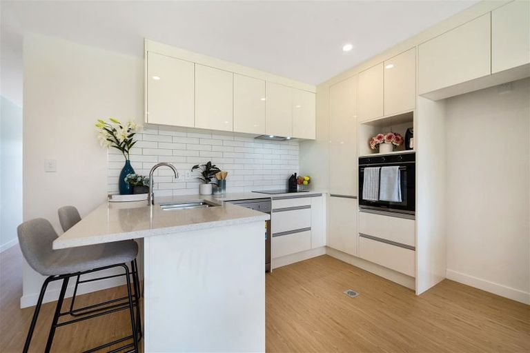 Photo of property in 11d Reid Road, New Lynn, Auckland, 0600