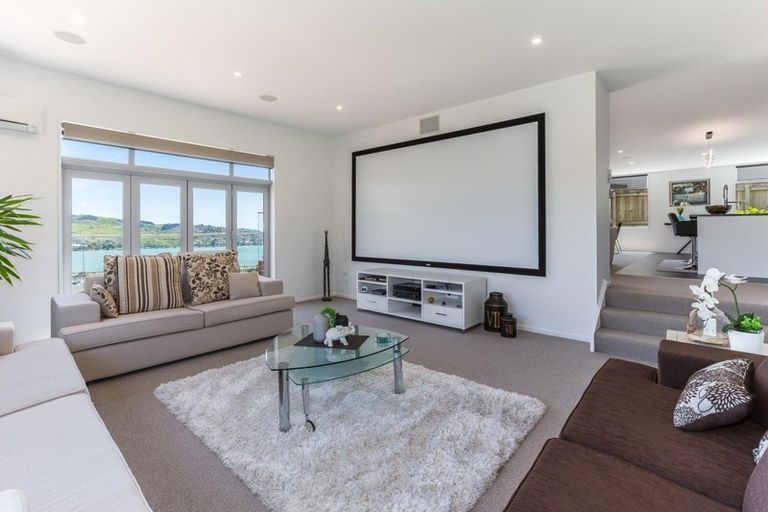 Photo of property in 10 Hanmer Cove, Aotea, Porirua, 5024