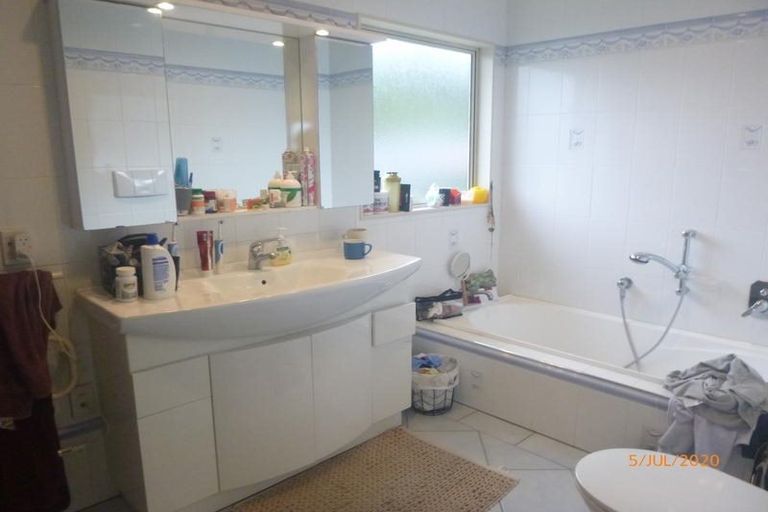 Photo of property in 17 Sea Vista Avenue, Beach Haven, Auckland, 0626